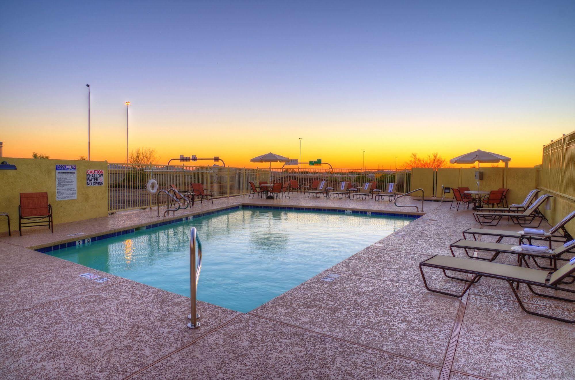Holiday Inn Express & Suites - Phoenix North - Scottsdale By Ihg Екстериор снимка